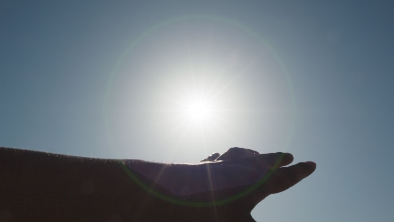 用手触摸太阳向往希望 5
