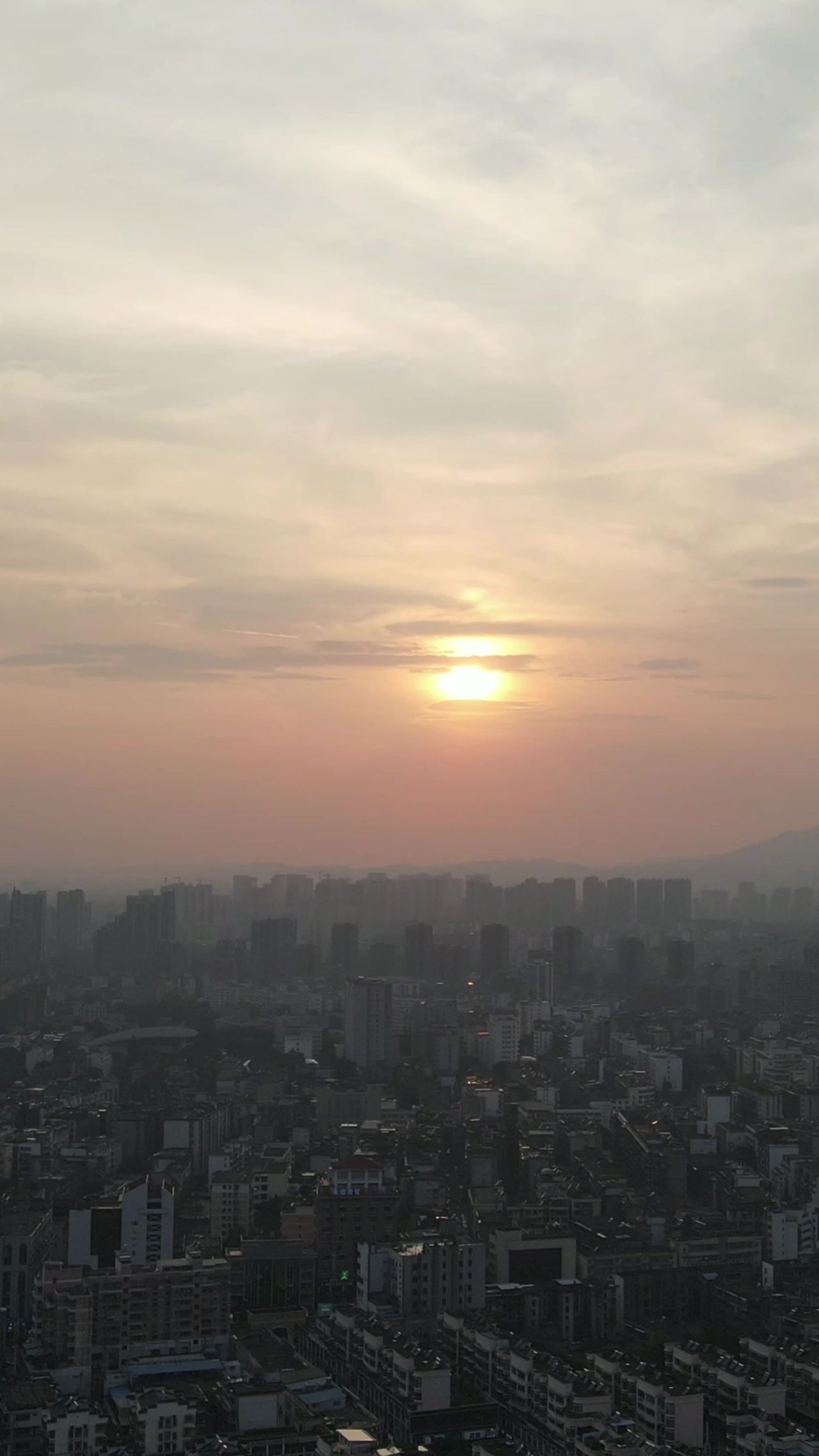城市日落晚霞夕阳竖屏航拍