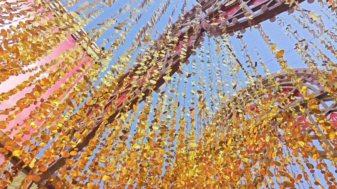 4K商业广场金色圆片挂串