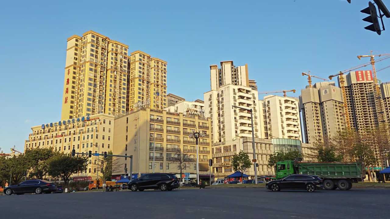 4K阳光路口交通车流