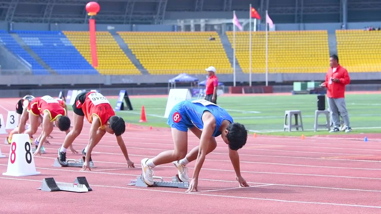 中小学运会后 操场跑步起点起跑