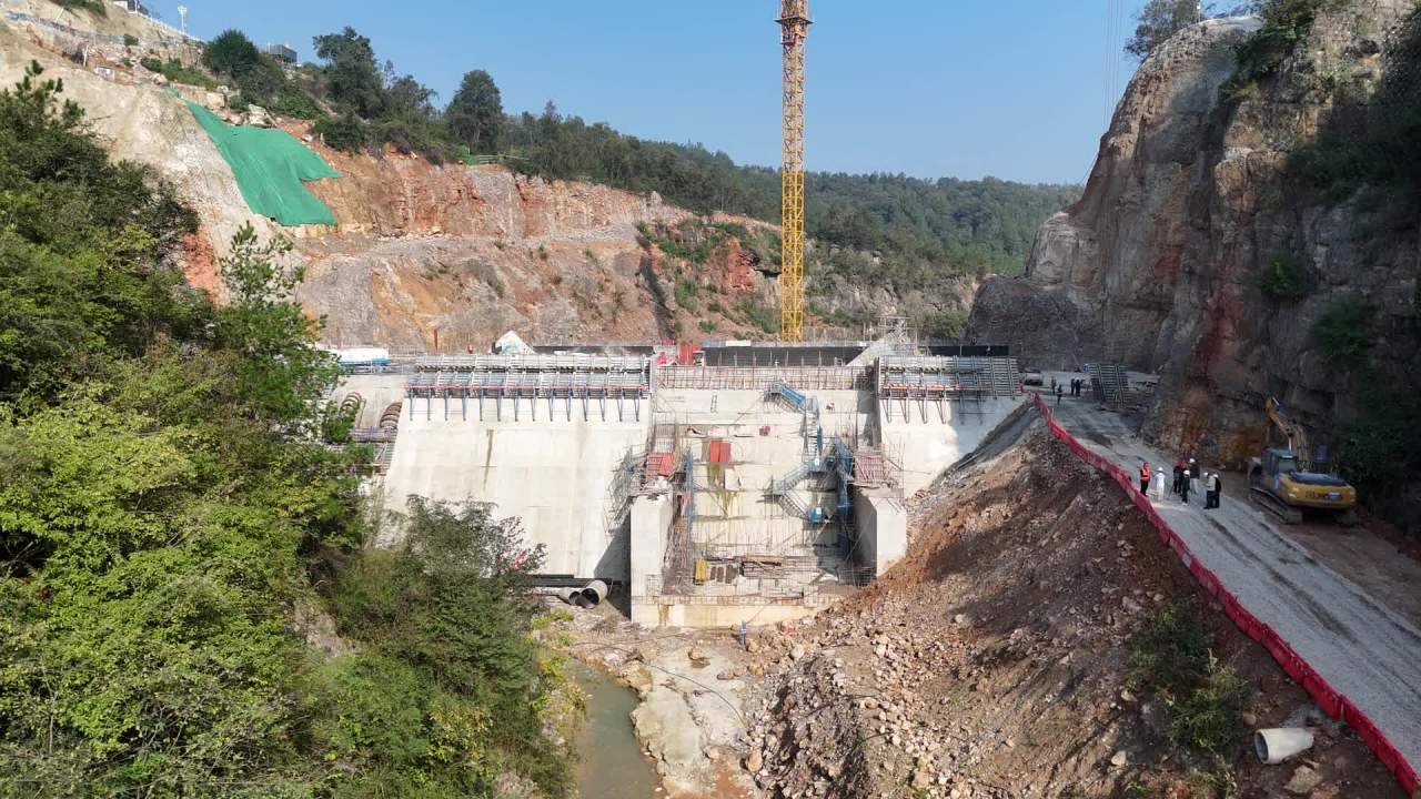 水利工程航拍施工现场