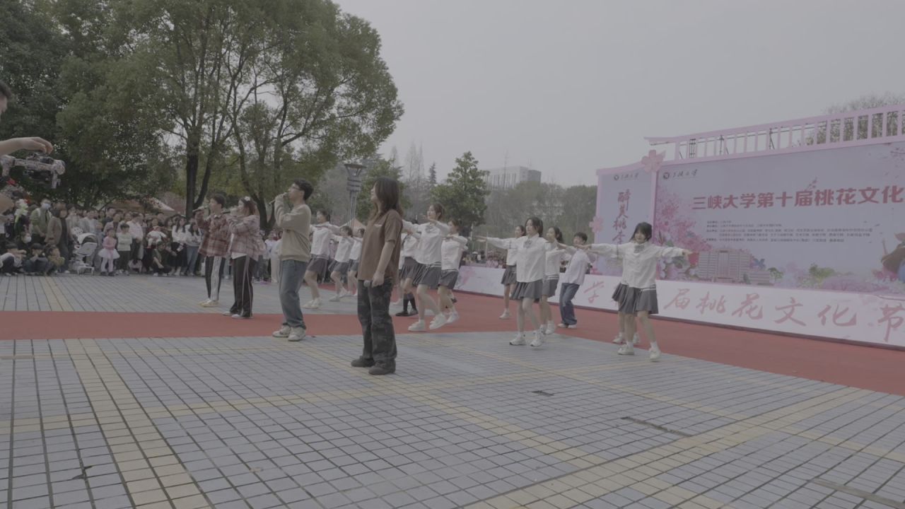三峡大学桃花节 17
