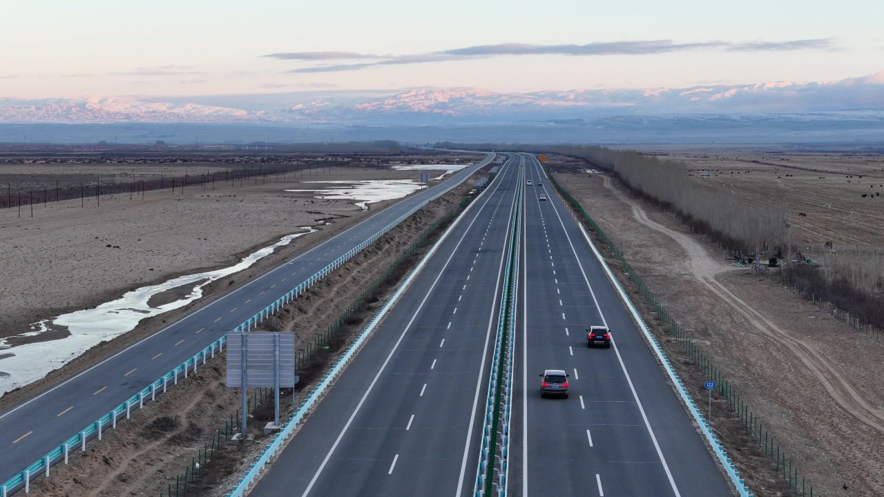 新疆S22高速公路 20