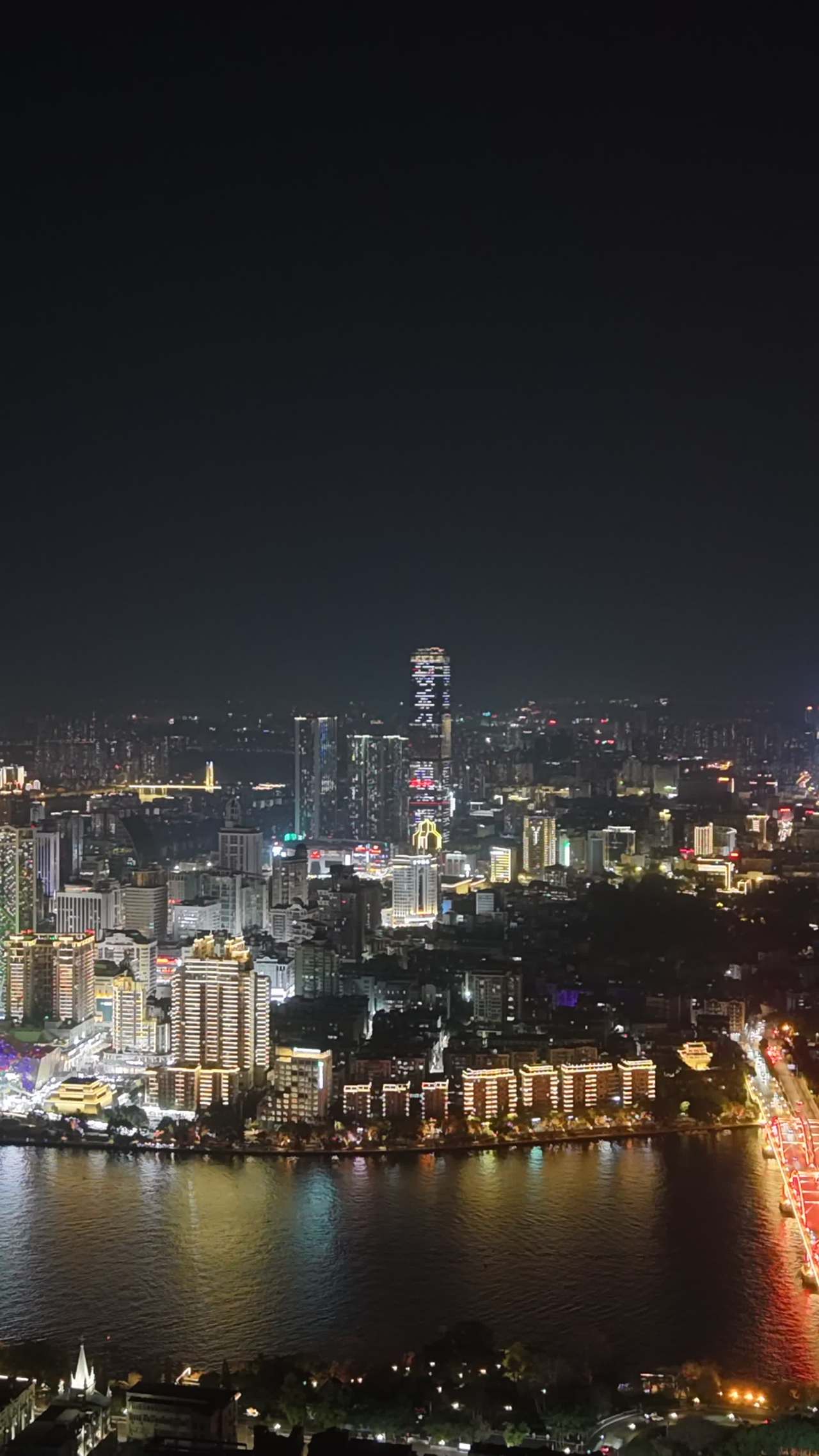 璀璨夜幕下的都市繁华