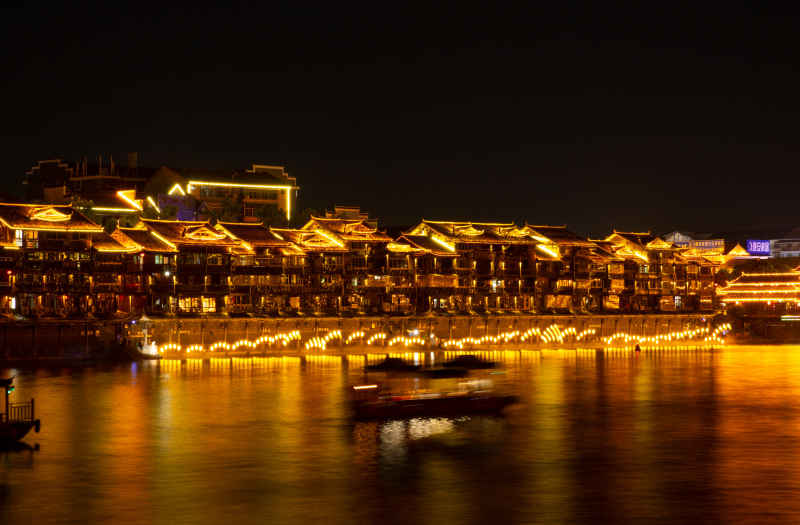 小城夜游