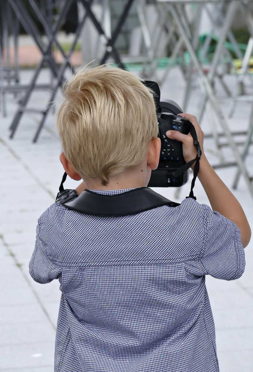 男孩相机摄影照片