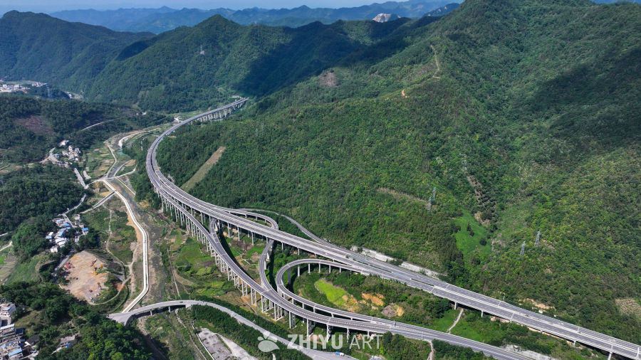 航拍大山深处高速公路 4