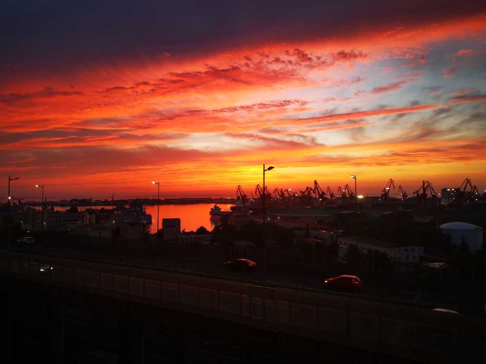 晚霞当空