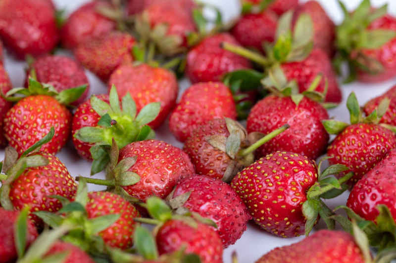 新鲜草莓水果实拍 27