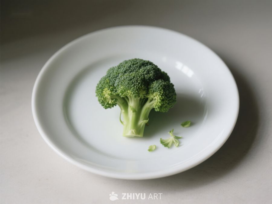 盘中的新鲜西兰花 270