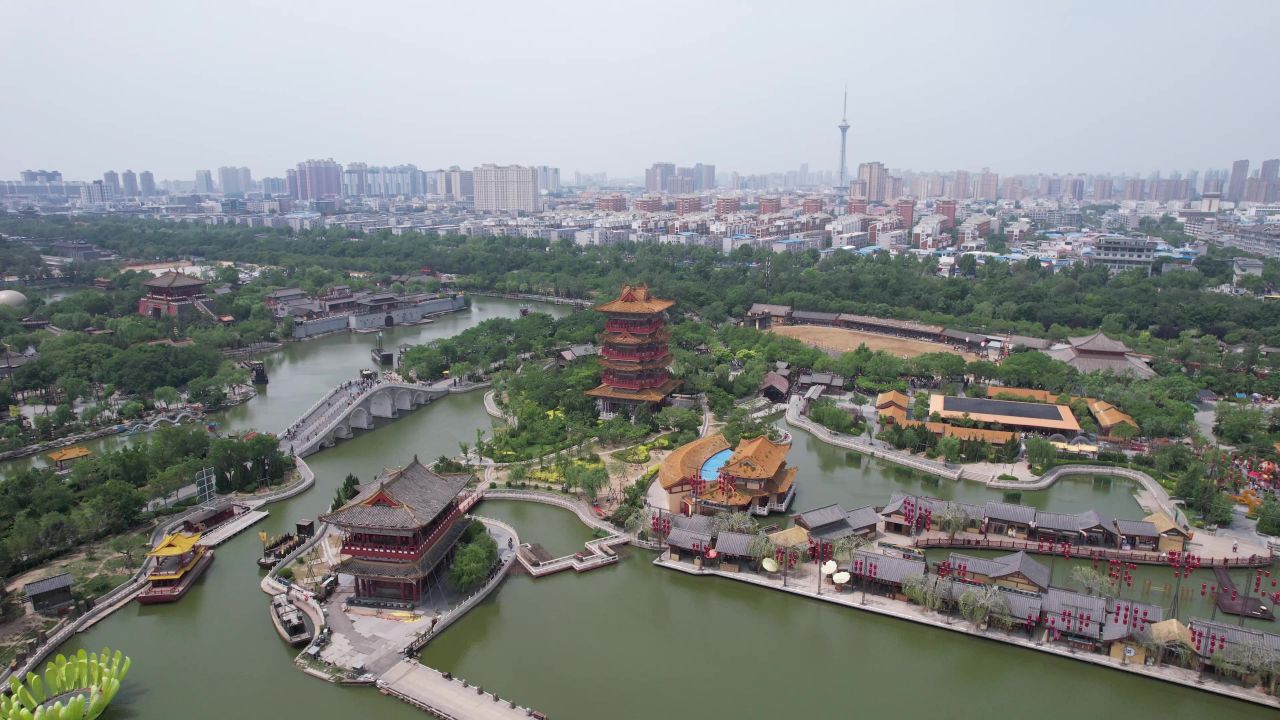 航拍河南开封清明上河园