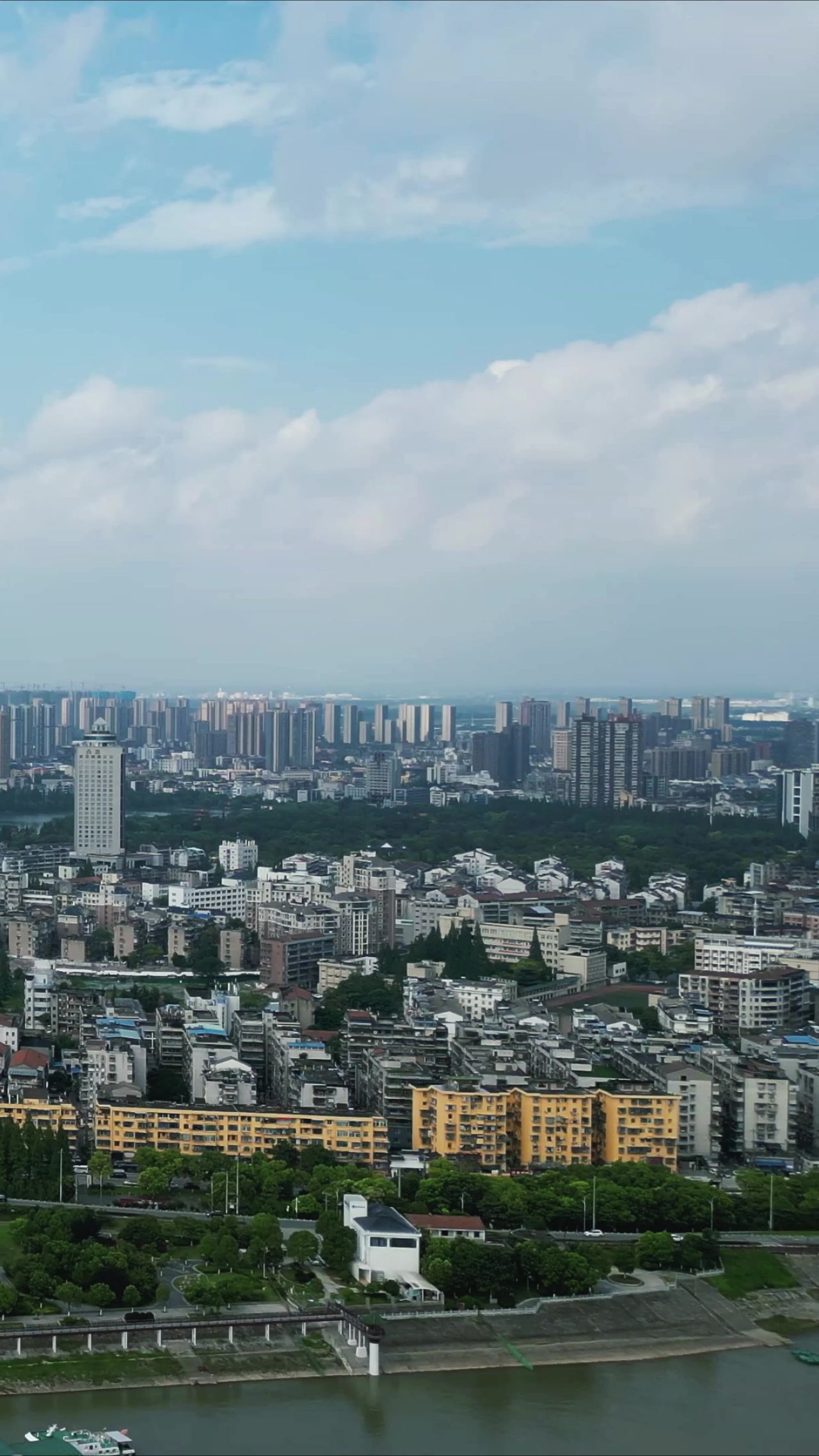 湖北荆州城市风光竖屏航拍