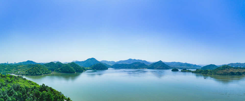 航拍杭州临安青山湖景区
