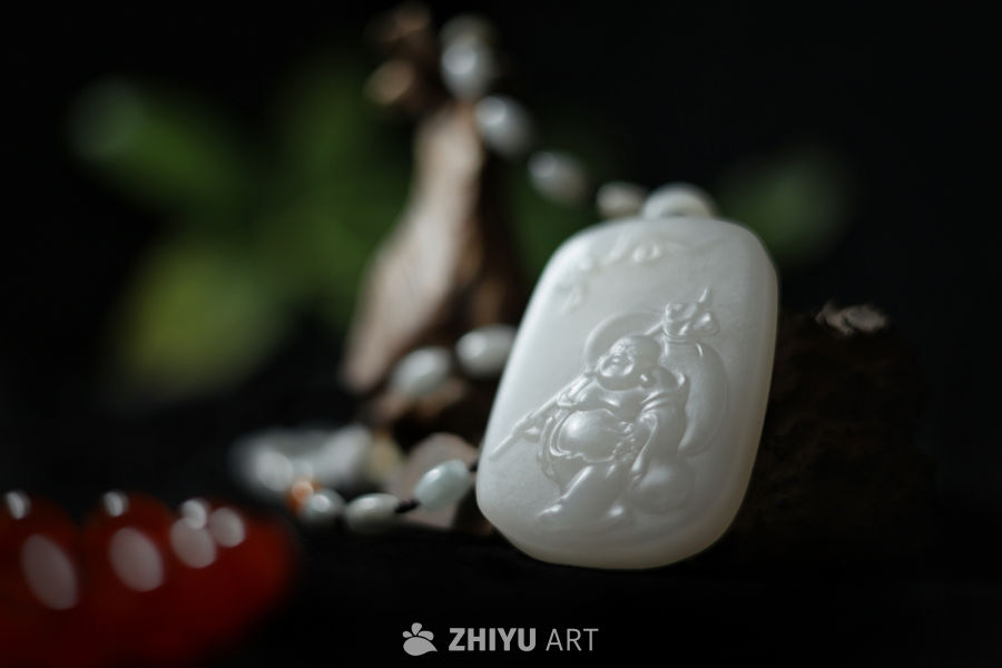 玉雕弥勒佛吊坠特写