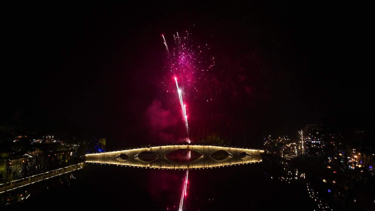 4k航拍燃放烟花   夜空烟花