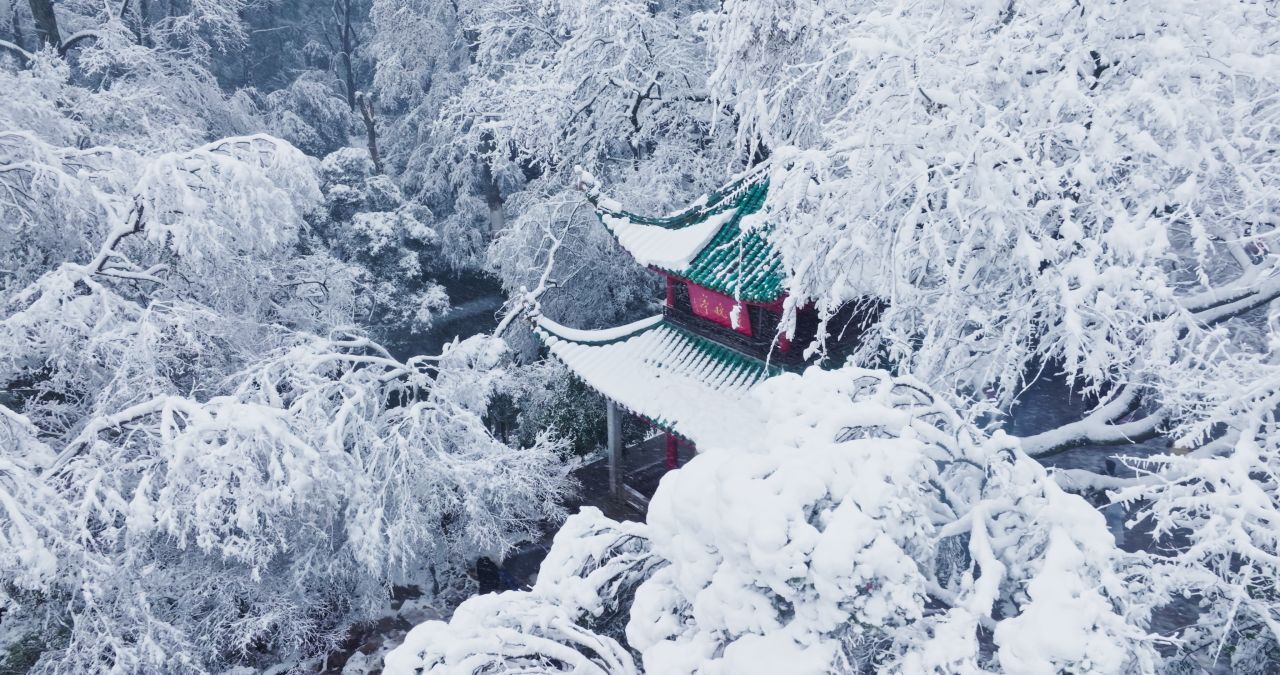 湖南长沙岳麓山爱晚亭雪景航拍 2