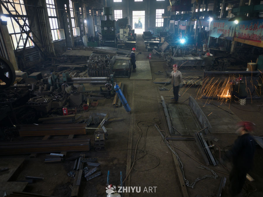 车间里的火花交响