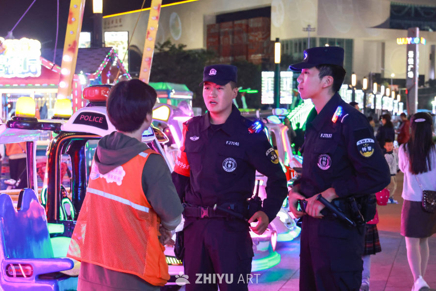 公安民警夜市巡逻 11
