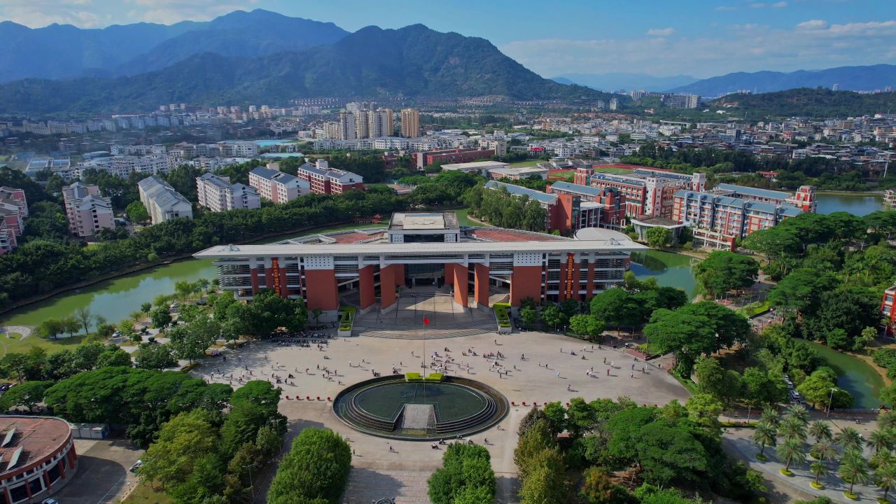 航拍福建中医药大学