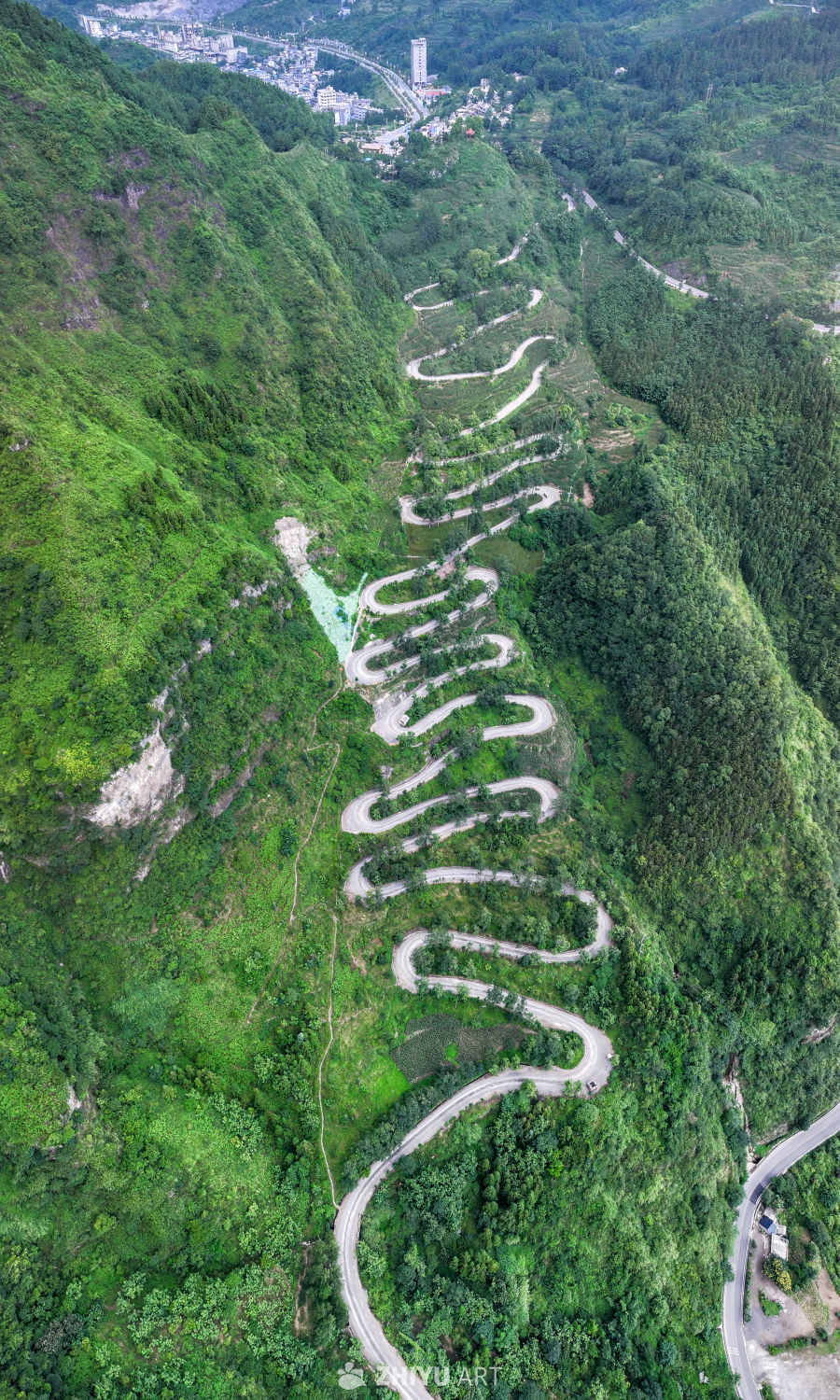 贵州晴隆二十四道拐公路 8
