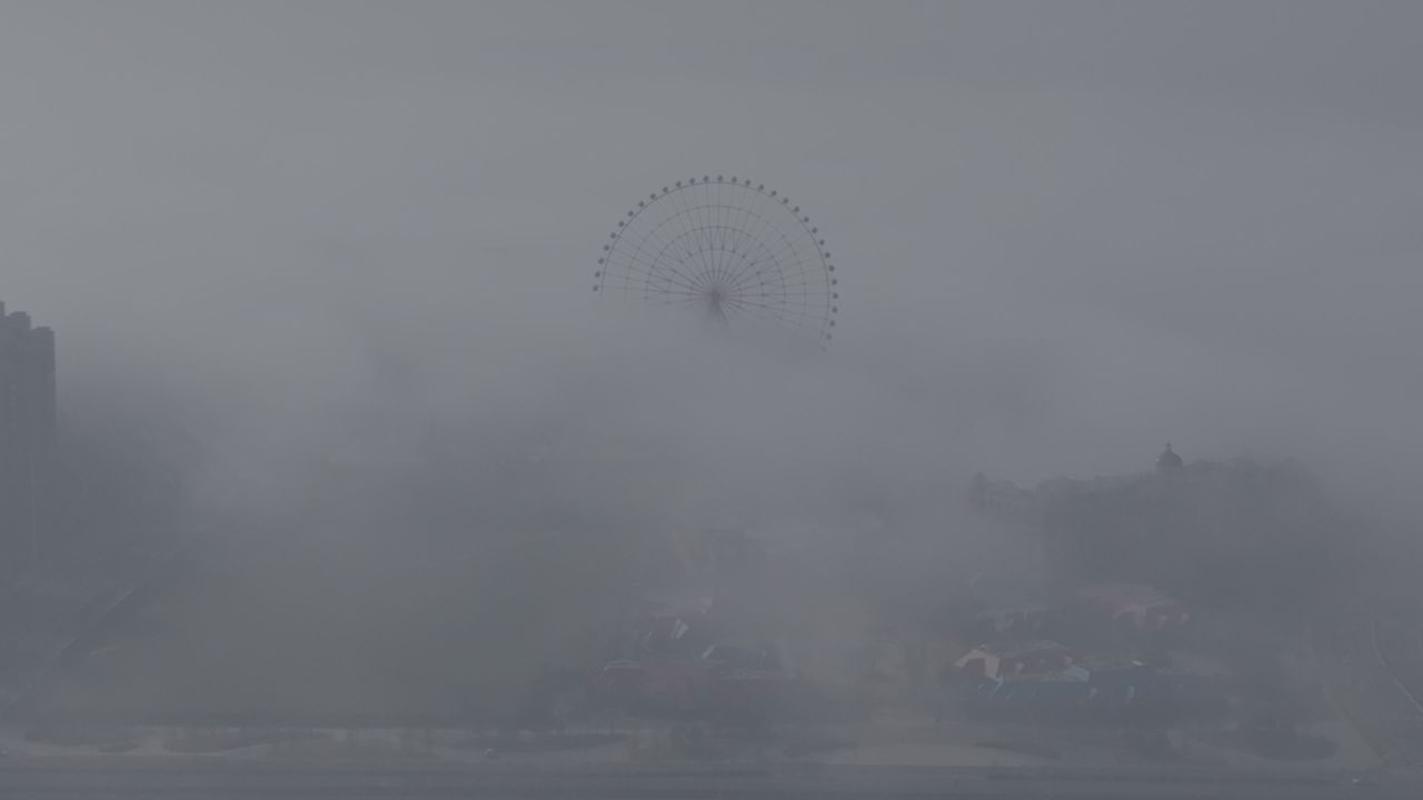 雾中摩天轮