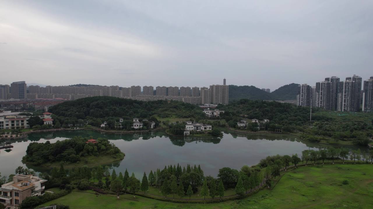 湖畔都市的宁静时光