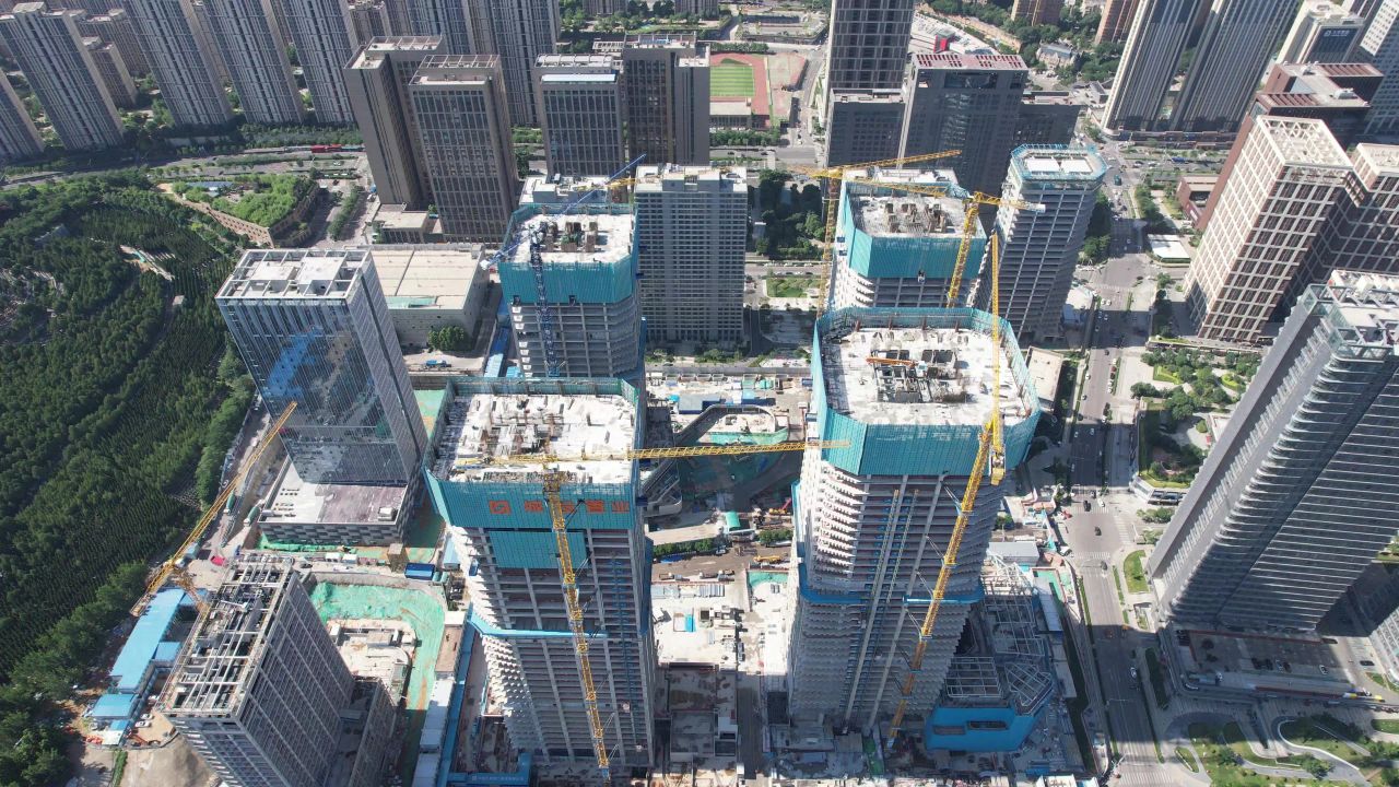 城市房地产高楼住宅小区施工现场航拍