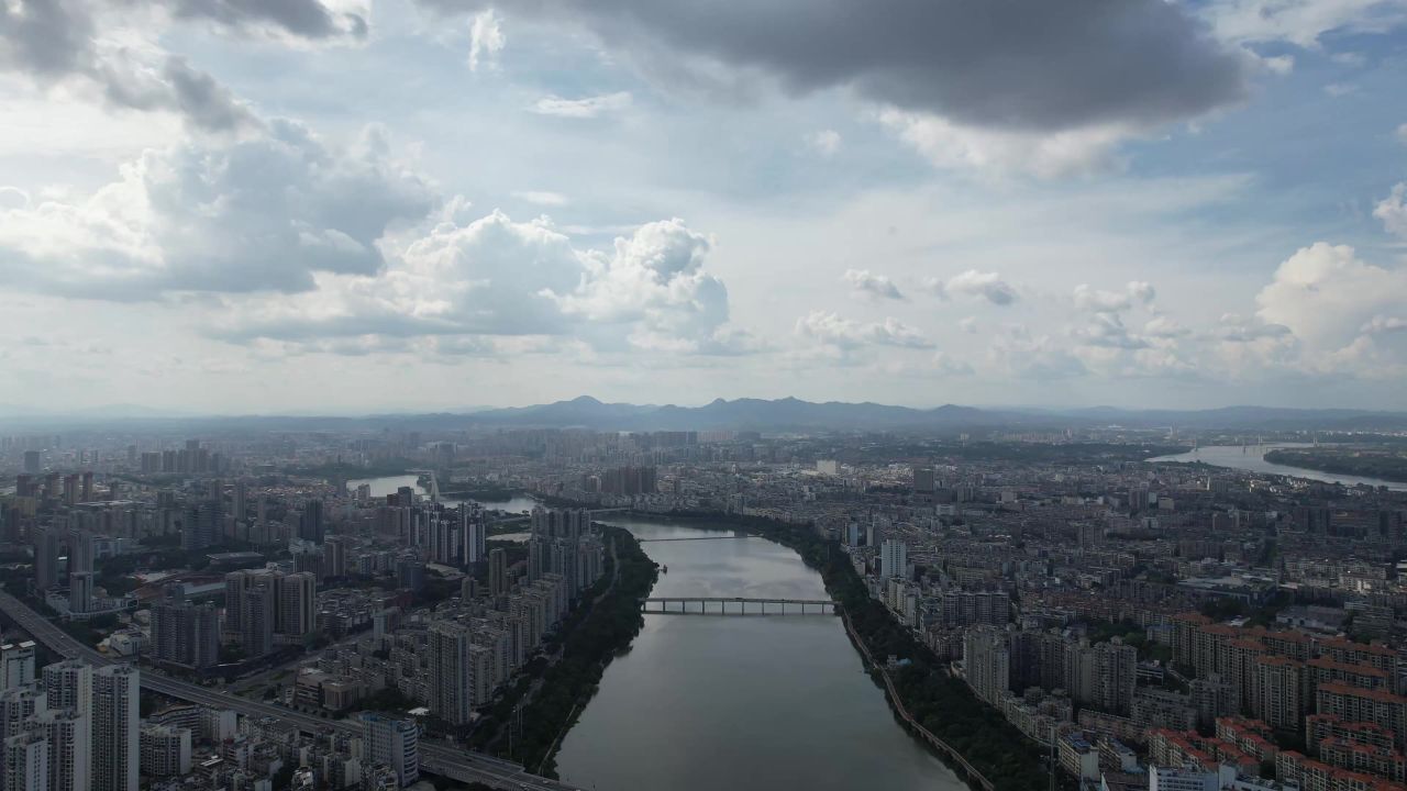 江西赣州城市蓝天白云城市大景全景航拍 