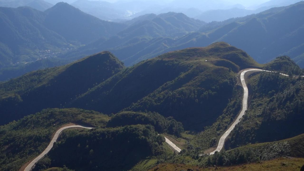 蜿蜒的山路