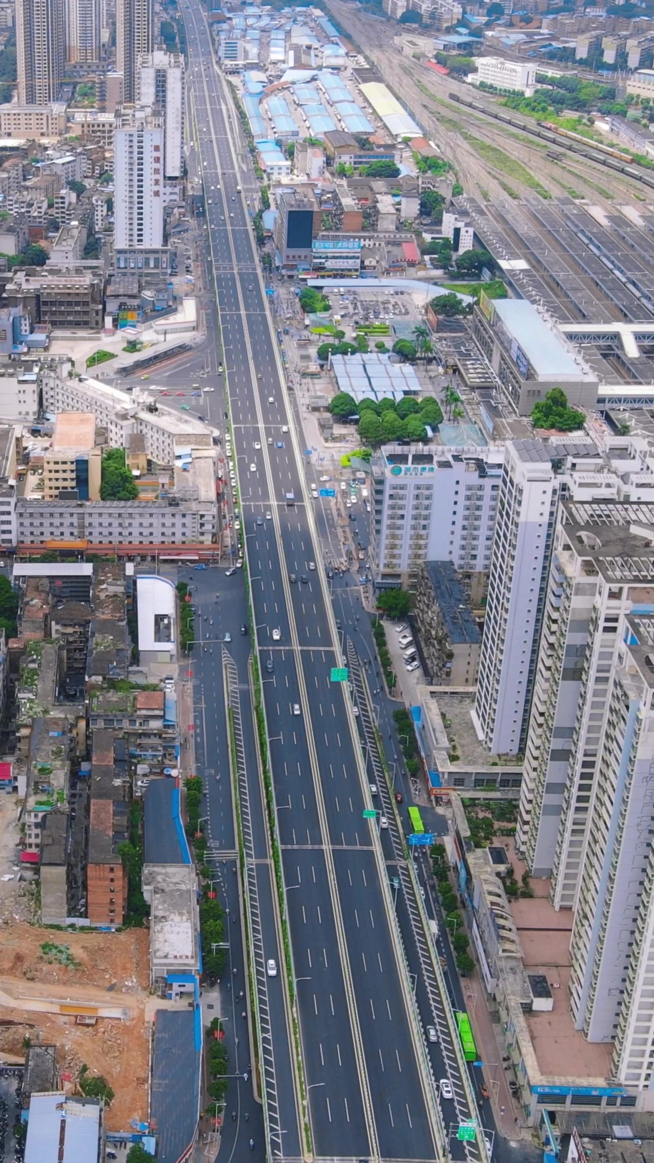 4K航拍城市铁路公路交通类视频