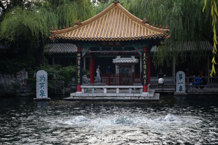 山东济南趵突泉夏景