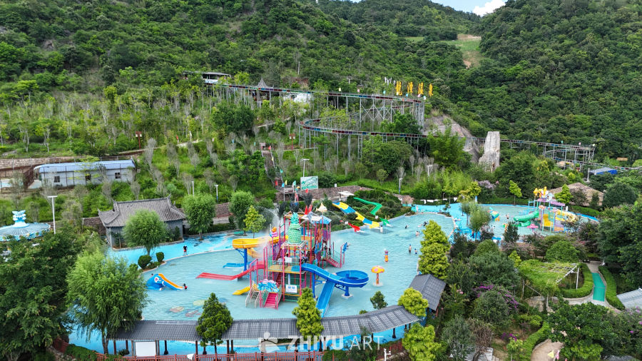 山间水上乐园的夏日狂欢