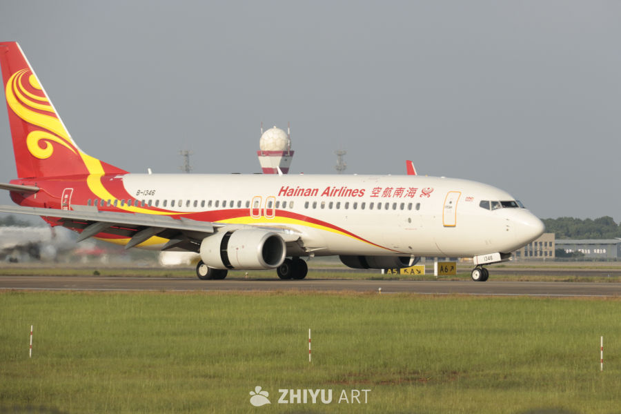 海南航空飞机准备起飞