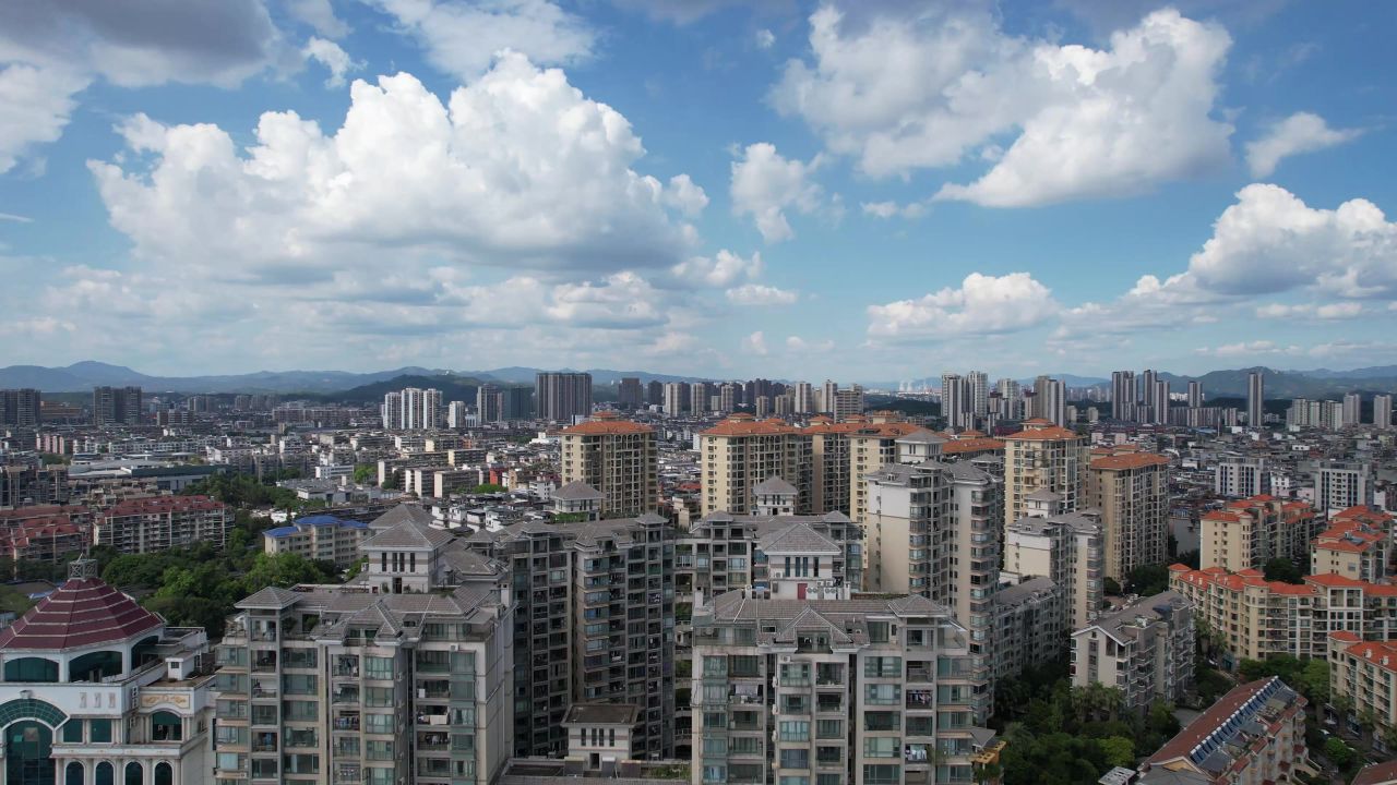 江西赣州城市蓝天白云城市大景全景航拍 
