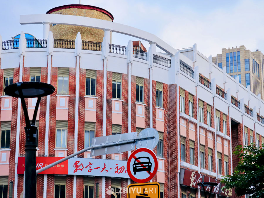 上海淮海路与雁荡路交汇