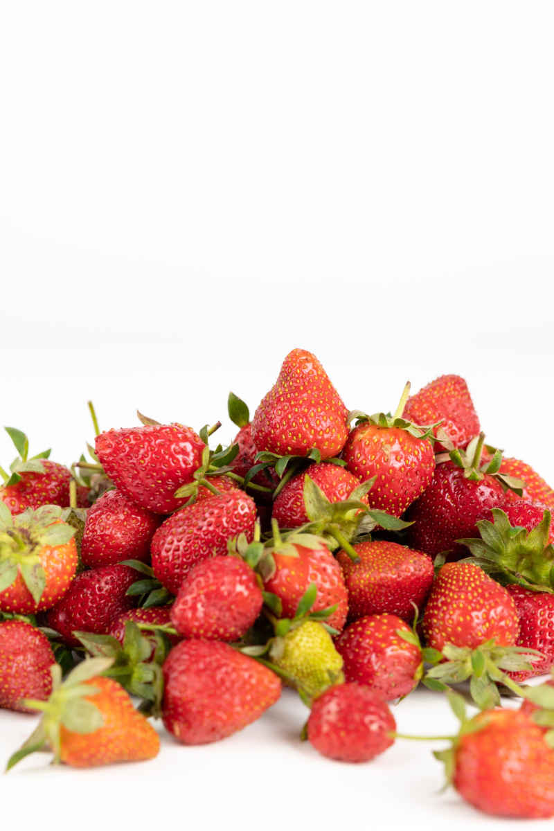 新鲜草莓水果实拍 6