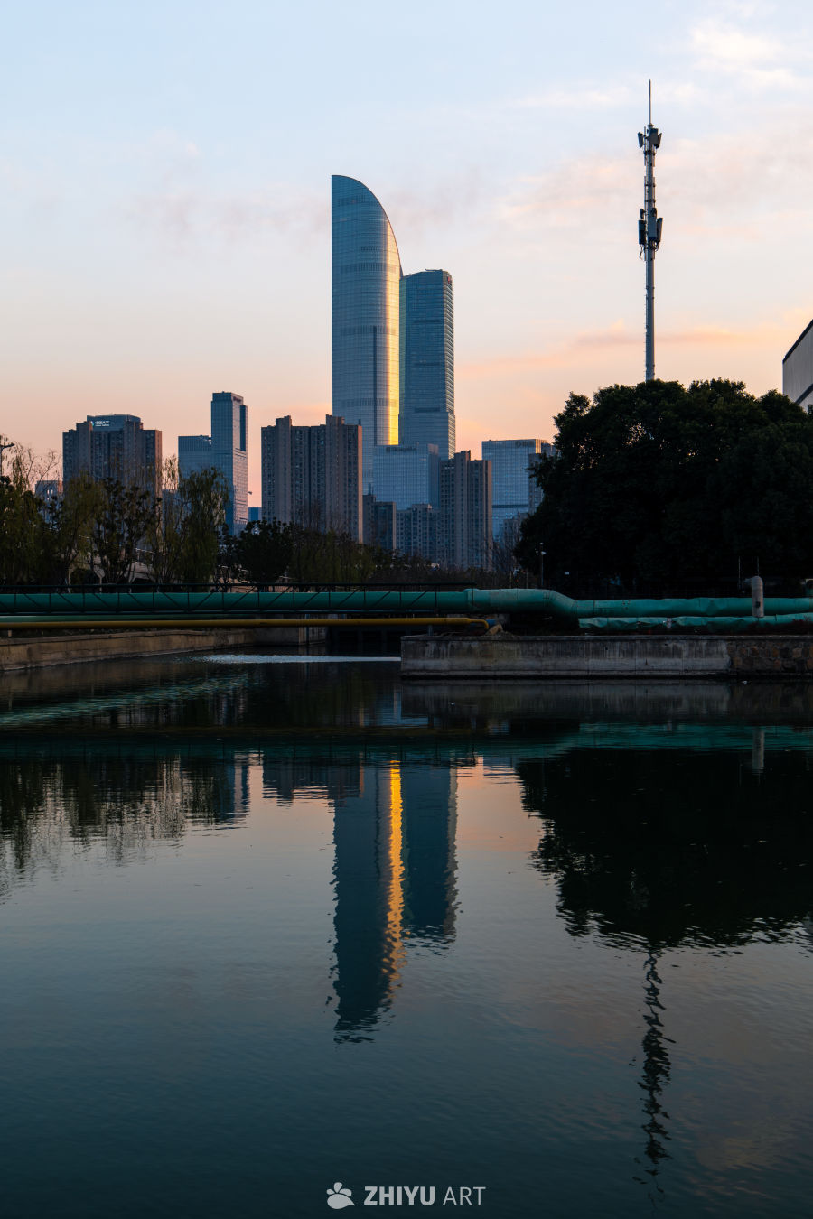 城市河畔夕阳景
