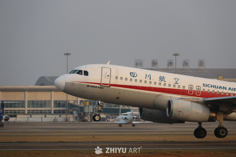 四川航空A320起飞瞬间