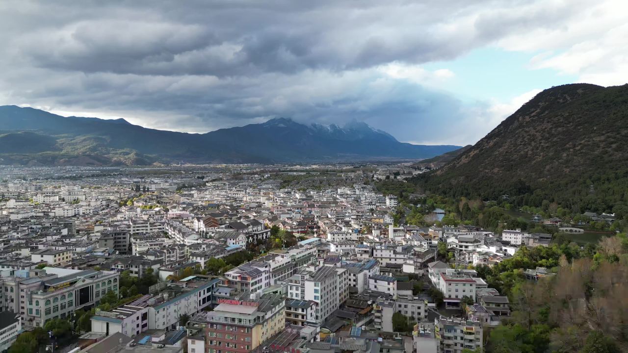 航拍云南丽江城市大景