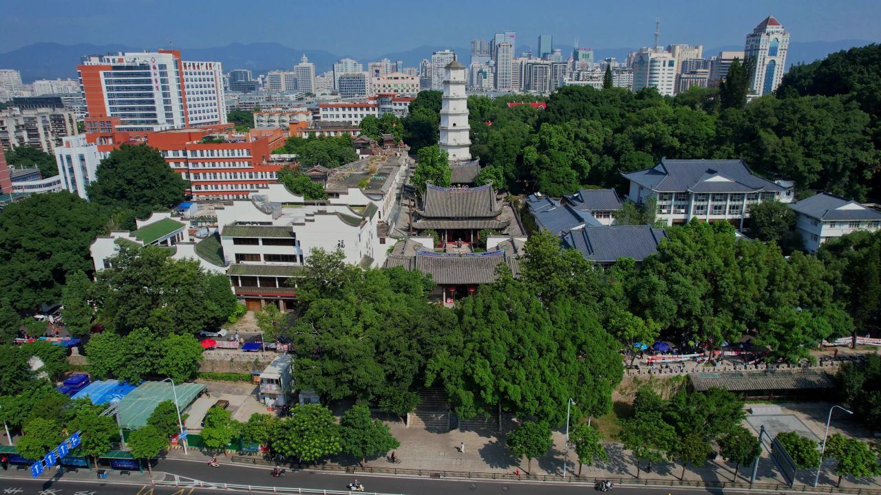 航拍福州定光寺景观
