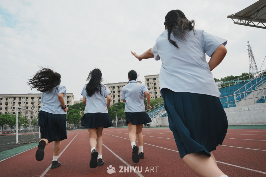 青春校园：奔跑的少女们