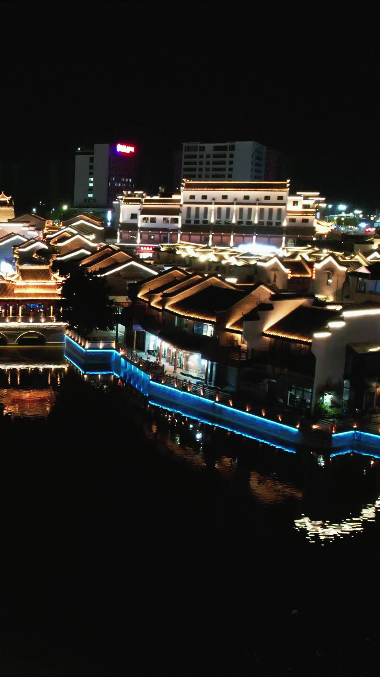 广西崇左太平古城夜景竖屏航拍 