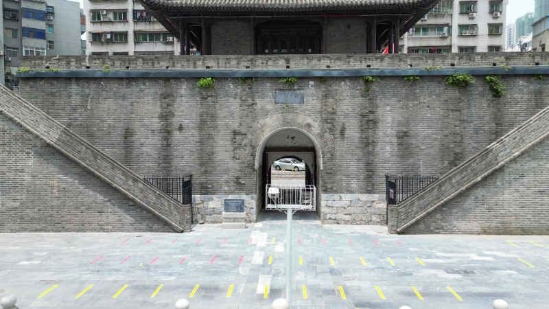 航拍湖北襄阳屏襄门