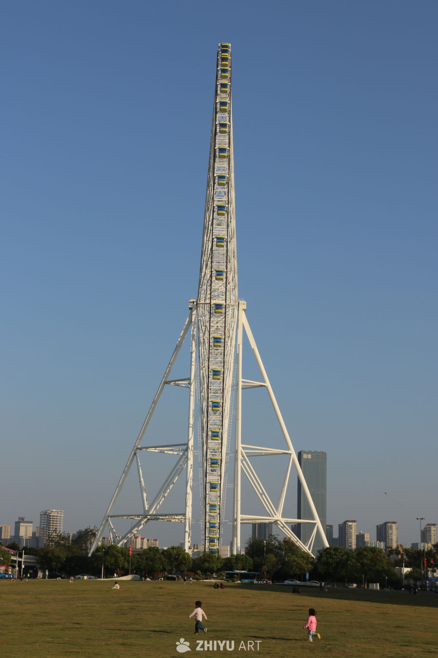 摩天轮下的城市乐园