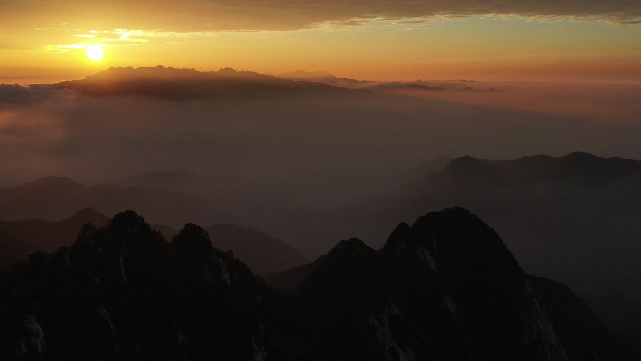 日出云海山峰