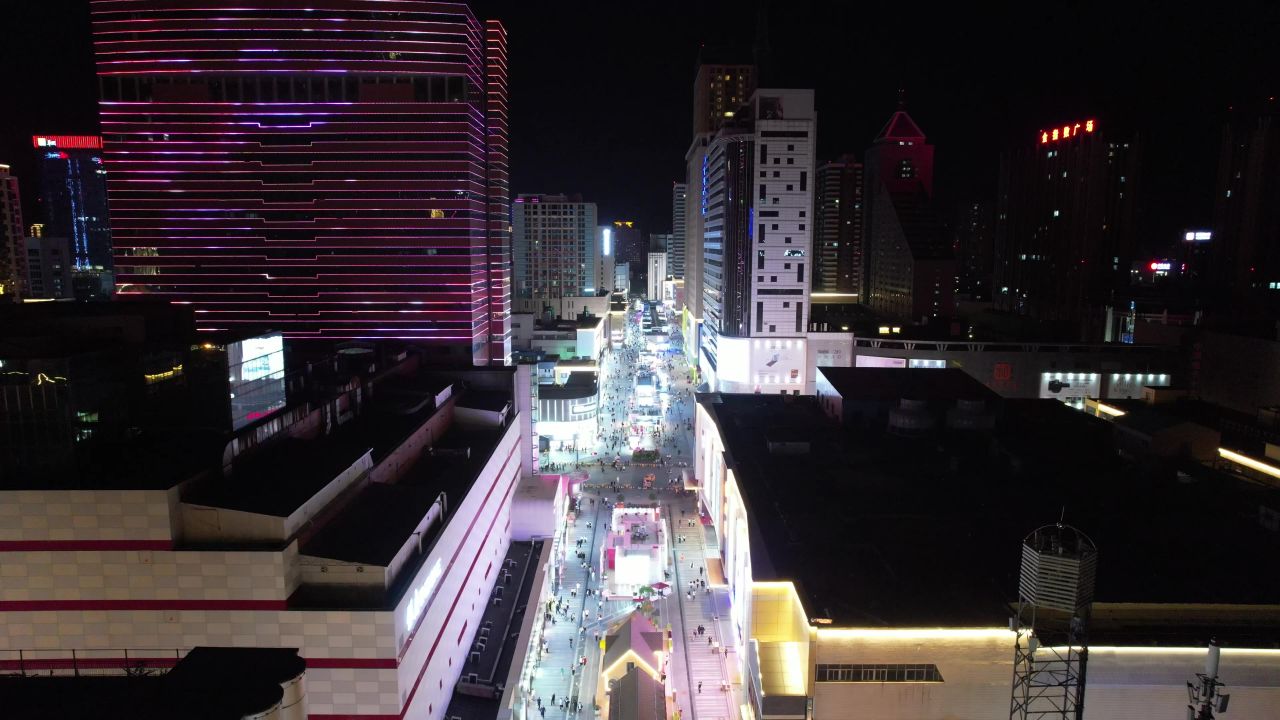 航拍河北石家庄中山西路湾里庙步行街夜景