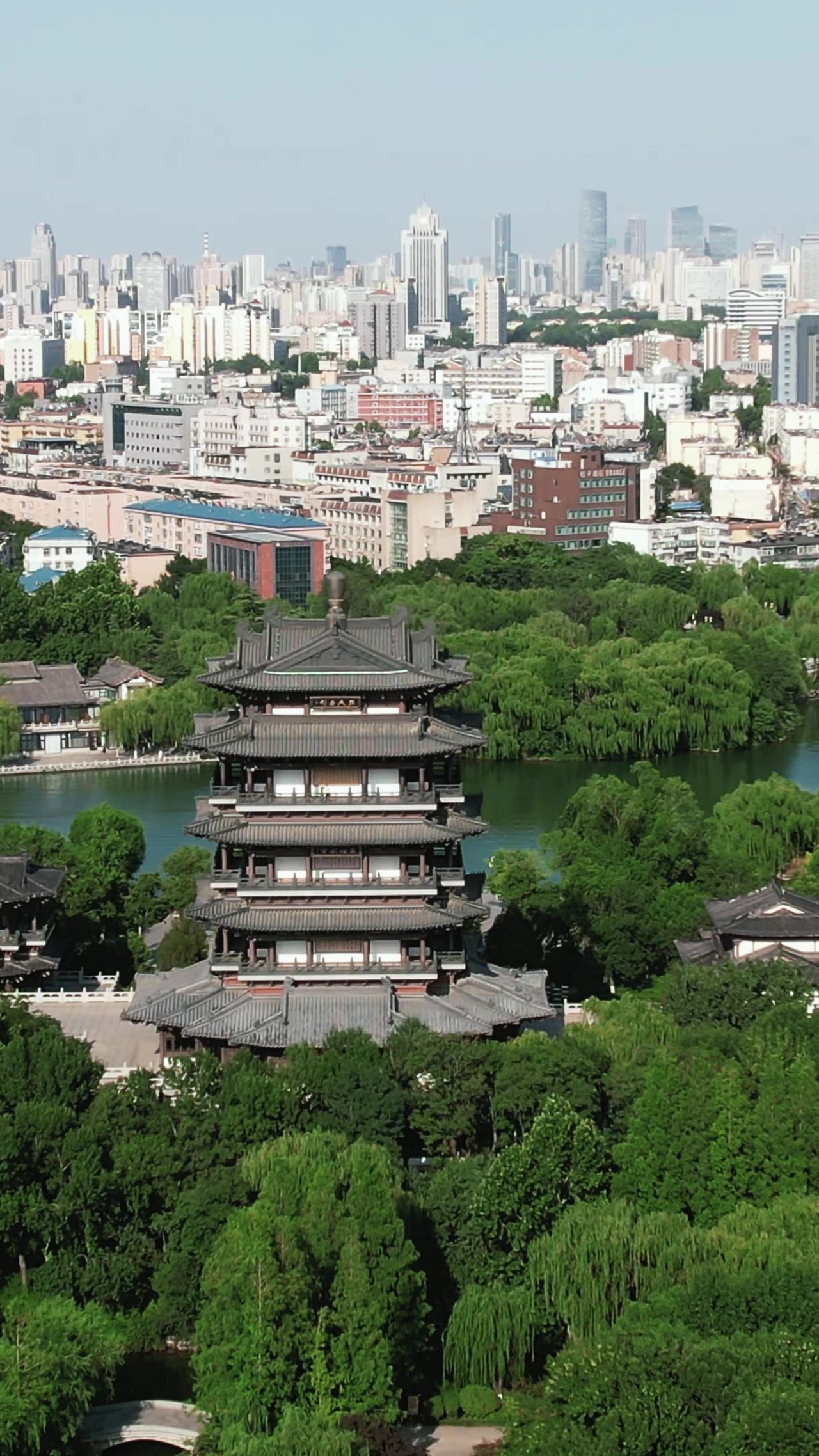 山东济南大明湖5A景区超然楼竖屏航拍  