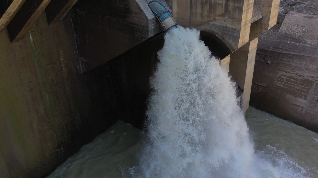 排水口航拍河道