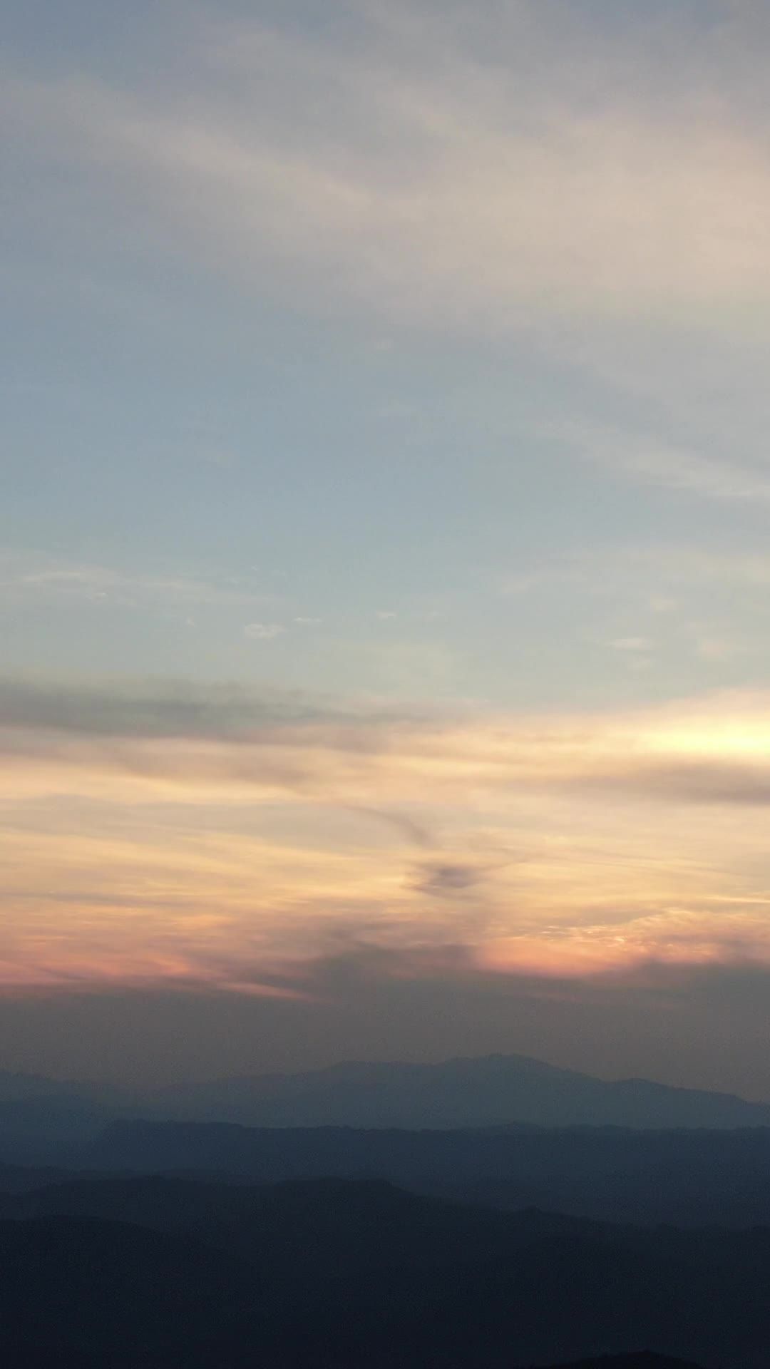 日落山景